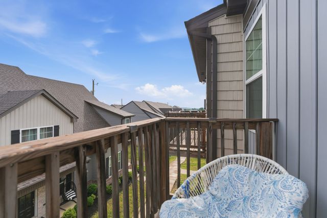 324 Jerry Butler Dr, La Vergne, TN 37086