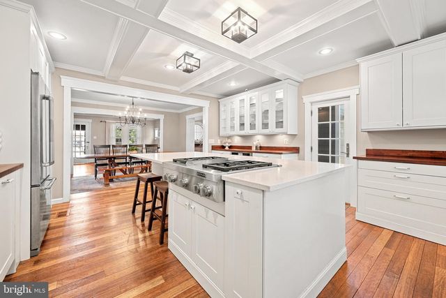 132 S GARFIELD ST, Arlington, VA 22204