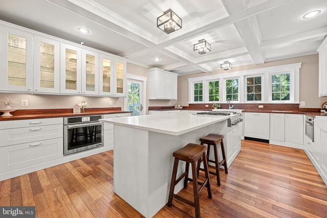 132 S GARFIELD ST, Arlington, VA 22204