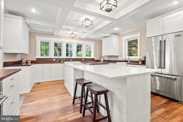 132 S GARFIELD ST, Arlington, VA 22204