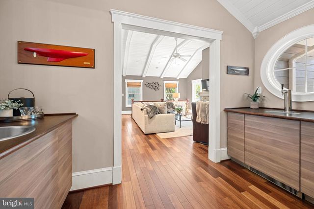 132 S GARFIELD ST, Arlington, VA 22204