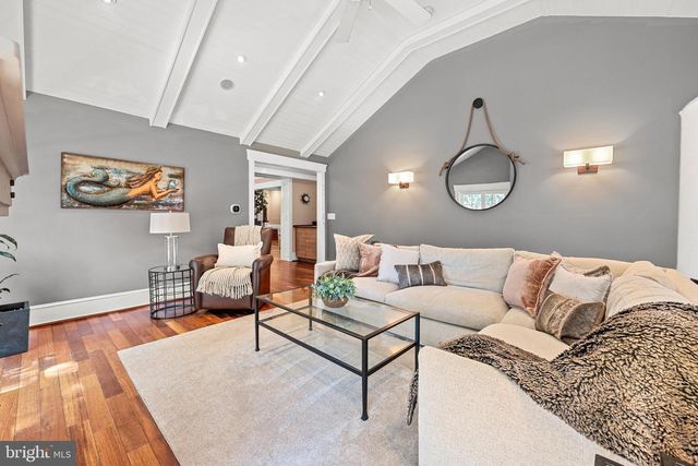 132 S GARFIELD ST, Arlington, VA 22204