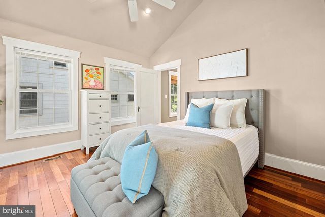 132 S GARFIELD ST, Arlington, VA 22204