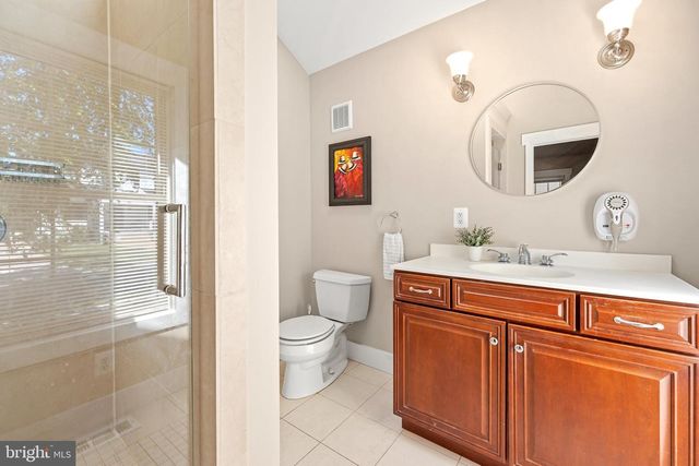 132 S GARFIELD ST, Arlington, VA 22204