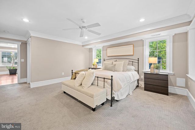 132 S GARFIELD ST, Arlington, VA 22204