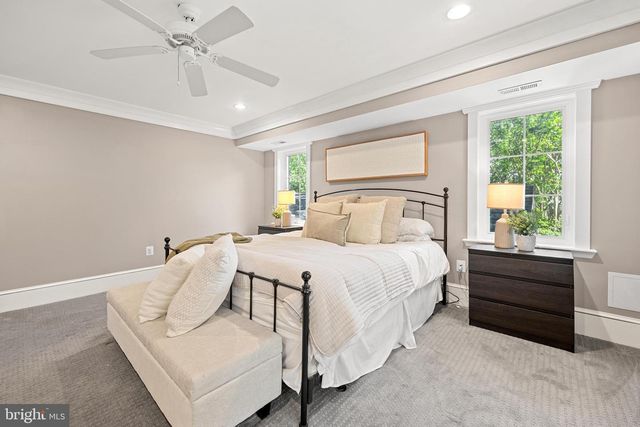 132 S GARFIELD ST, Arlington, VA 22204