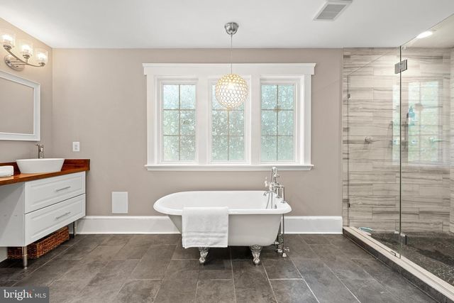 132 S GARFIELD ST, Arlington, VA 22204