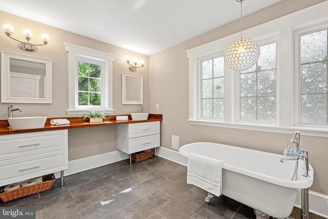 132 S GARFIELD ST, Arlington, VA 22204