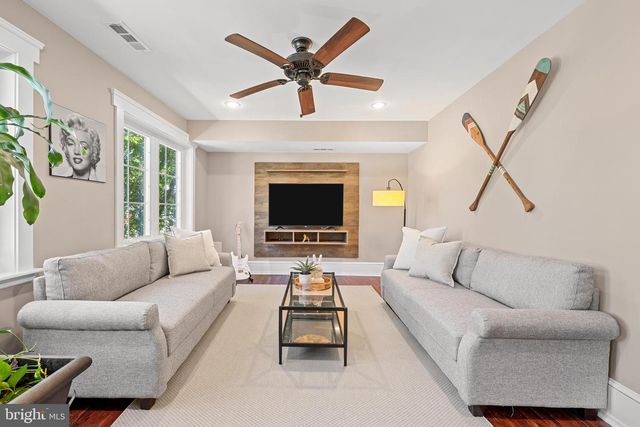 132 S GARFIELD ST, Arlington, VA 22204