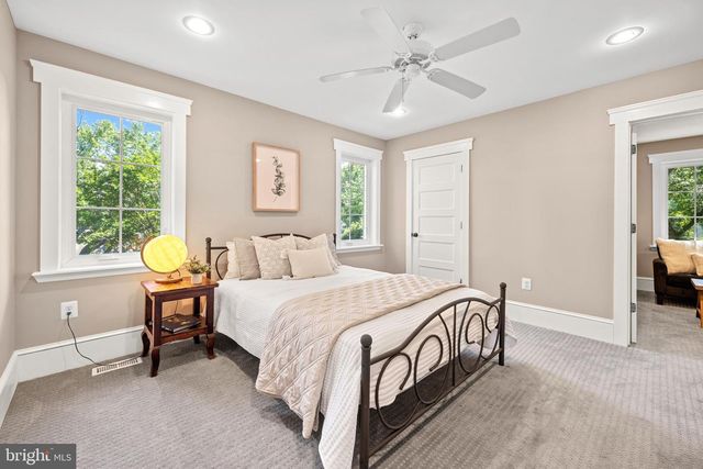 132 S GARFIELD ST, Arlington, VA 22204
