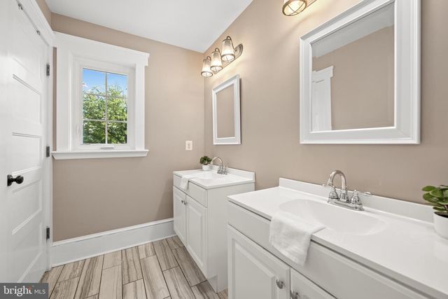 132 S GARFIELD ST, Arlington, VA 22204