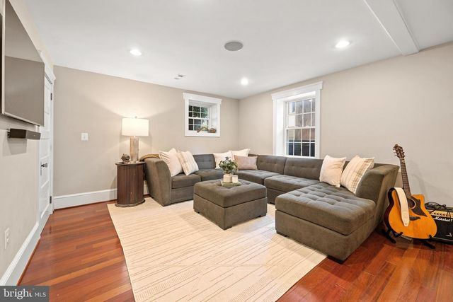 132 S GARFIELD ST, Arlington, VA 22204