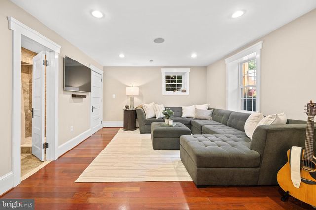 132 S GARFIELD ST, Arlington, VA 22204