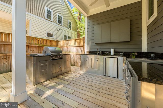 132 S GARFIELD ST, Arlington, VA 22204