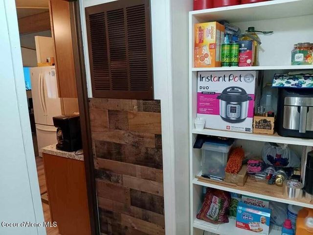 638 Pinewood Ln, Cocolalla, ID 83813