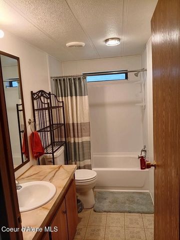 638 Pinewood Ln, Cocolalla, ID 83813