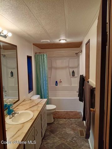 638 Pinewood Ln, Cocolalla, ID 83813