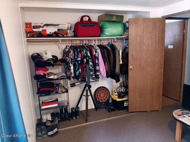 638 Pinewood Ln, Cocolalla, ID 83813