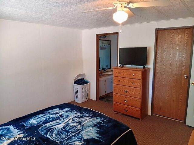 638 Pinewood Ln, Cocolalla, ID 83813