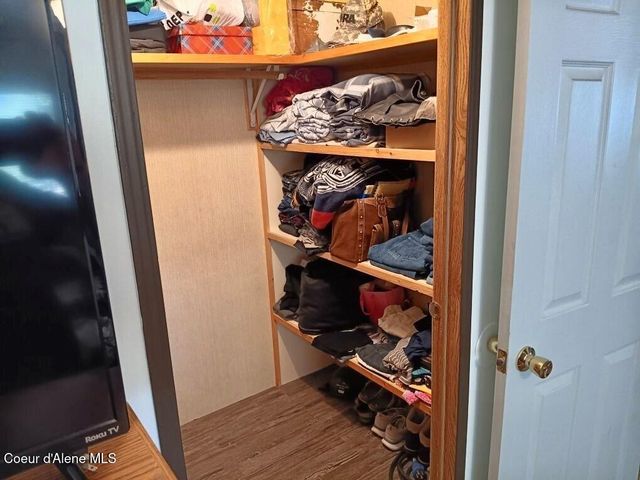 638 Pinewood Ln, Cocolalla, ID 83813