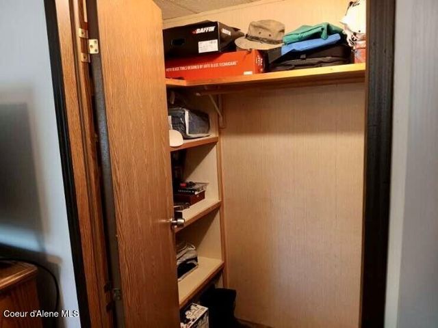 638 Pinewood Ln, Cocolalla, ID 83813