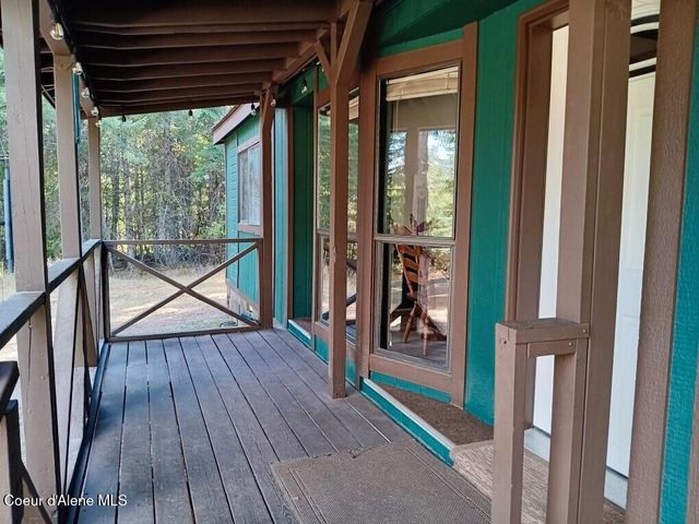 638 Pinewood Ln, Cocolalla, ID 83813