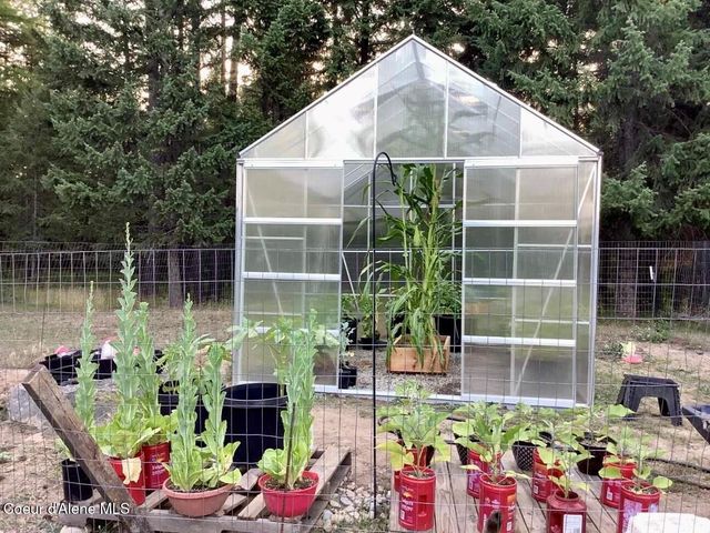 638 Pinewood Ln, Cocolalla, ID 83813