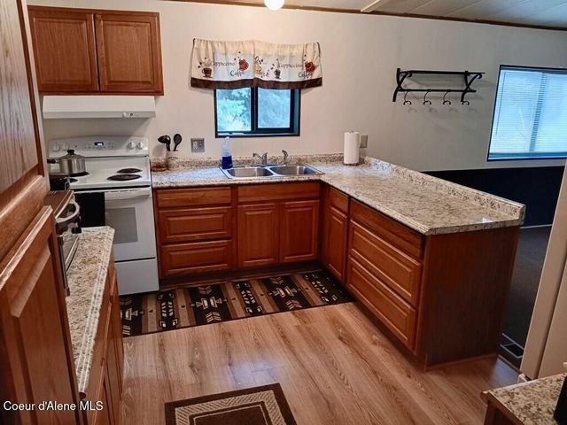 638 Pinewood Ln, Cocolalla, ID 83813