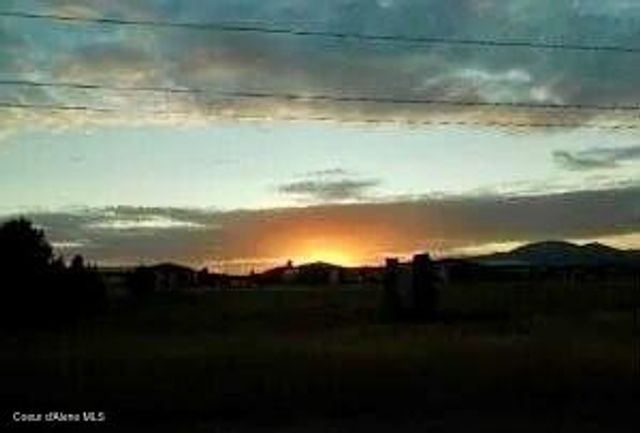 638 Pinewood Ln, Cocolalla, ID 83813