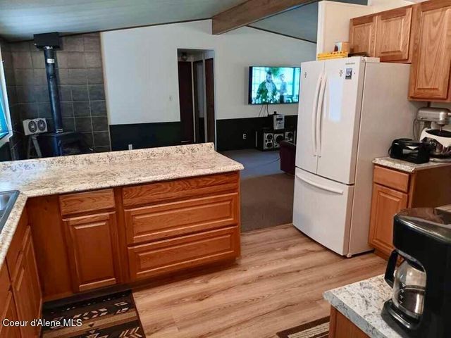 638 Pinewood Ln, Cocolalla, ID 83813