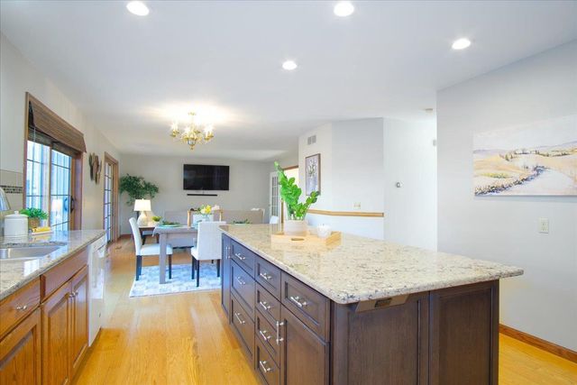 498 N Arthur Circle, Verona, WI 53593