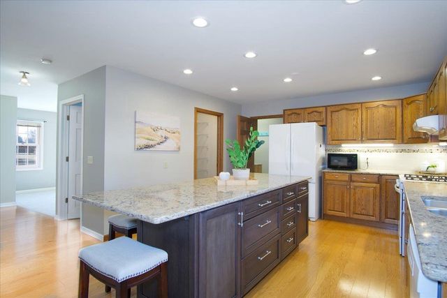 498 N Arthur Circle, Verona, WI 53593