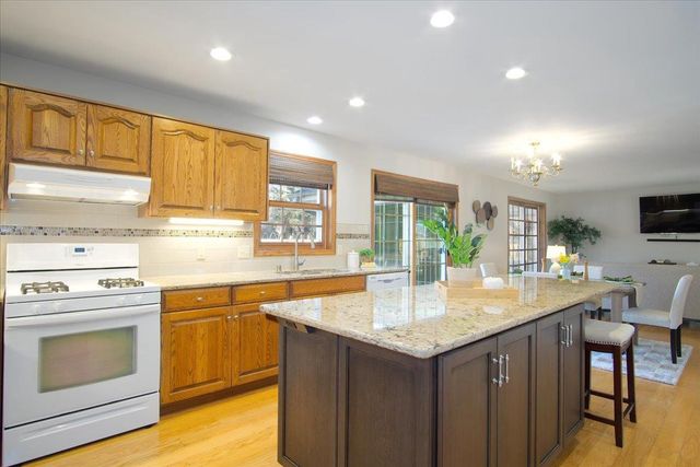 498 N Arthur Circle, Verona, WI 53593