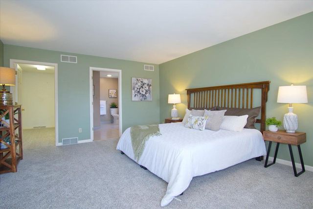 498 N Arthur Circle, Verona, WI 53593