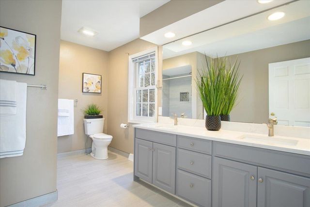 498 N Arthur Circle, Verona, WI 53593