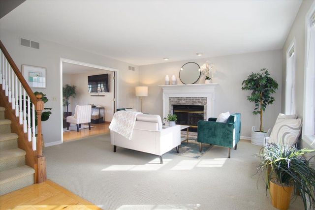 498 N Arthur Circle, Verona, WI 53593