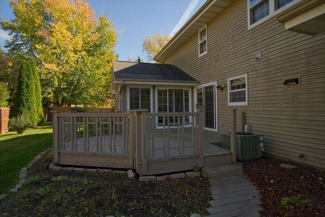 498 N Arthur Circle, Verona, WI 53593