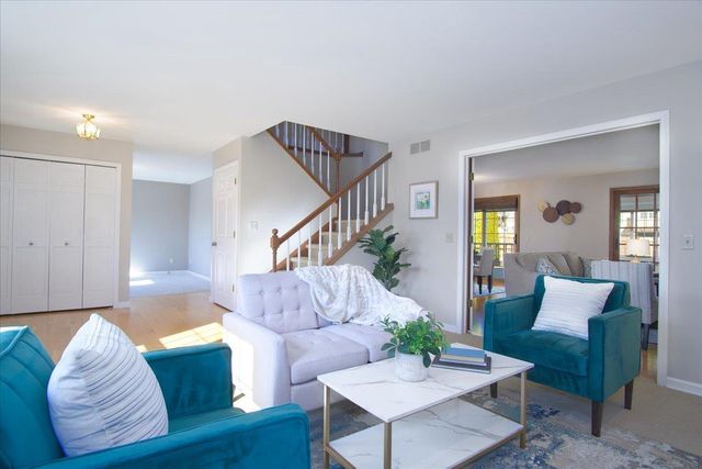 498 N Arthur Circle, Verona, WI 53593