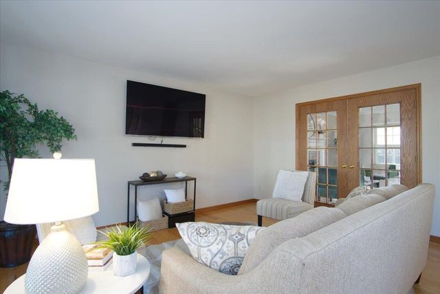 498 N Arthur Circle, Verona, WI 53593