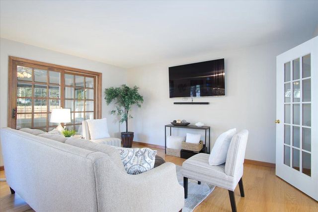 498 N Arthur Circle, Verona, WI 53593