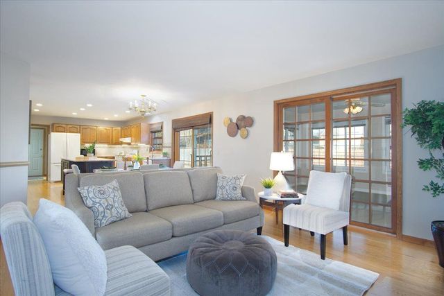 498 N Arthur Circle, Verona, WI 53593