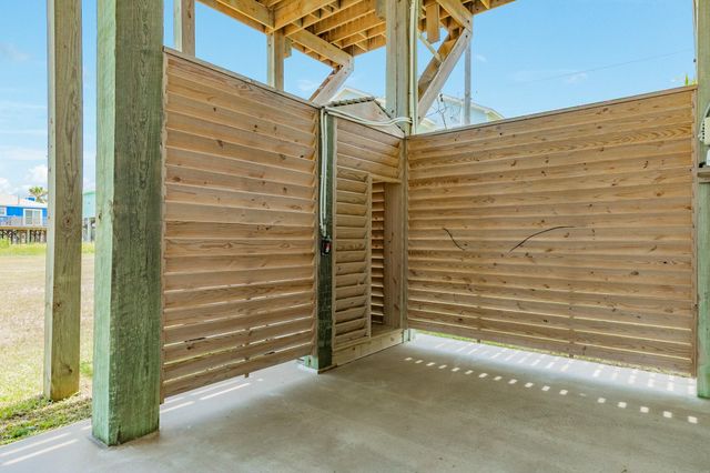 13219 Jolly Roger, Freeport, TX 77541