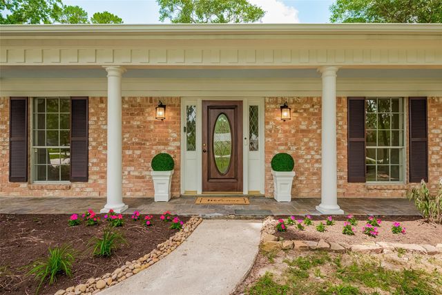 323 Spring Woods Drive, Spring, TX 77386
