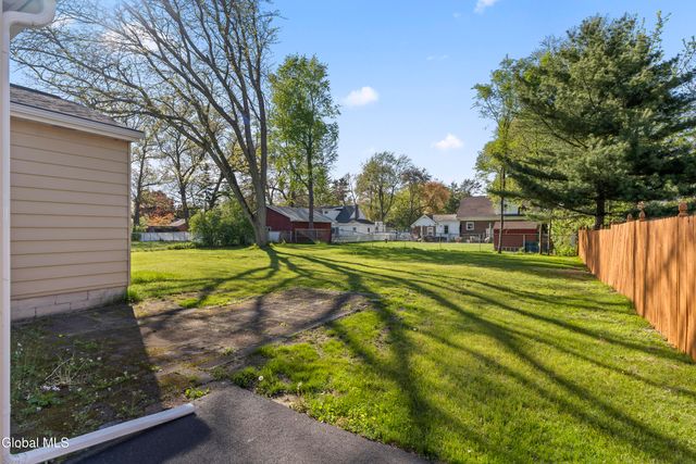 14 Marie Parkway, Colonie, NY 12211