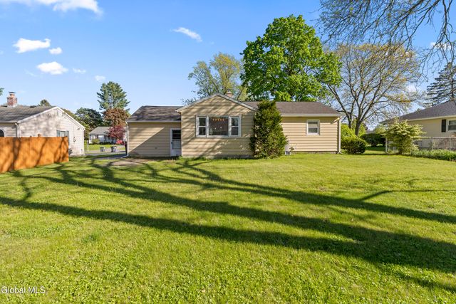 14 Marie Parkway, Colonie, NY 12211