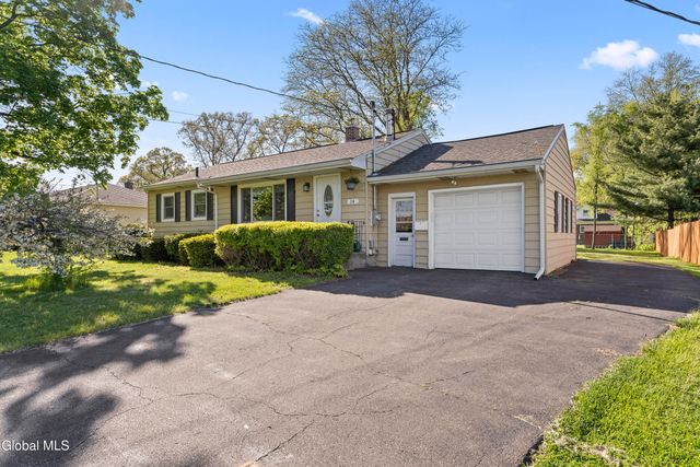 14 Marie Parkway, Colonie, NY 12211