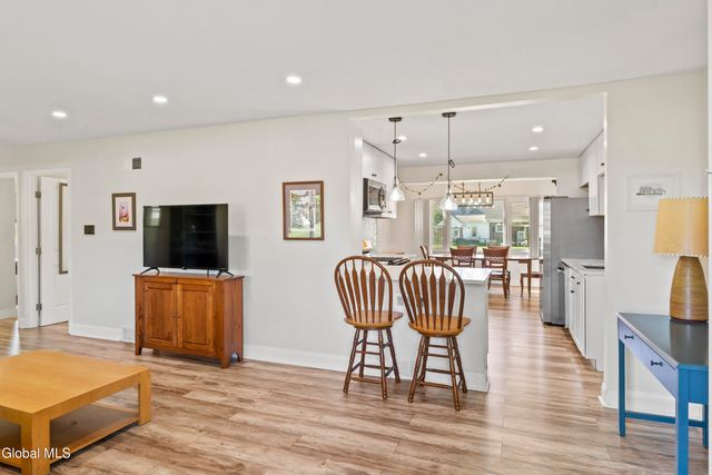 14 Marie Parkway, Colonie, NY 12211