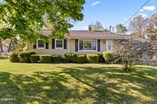 14 Marie Parkway, Colonie, NY 12211