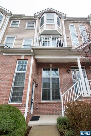 392 Kingston Court, West New York, NJ 07093