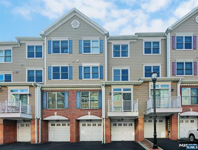 392 Kingston Court, West New York, NJ 07093